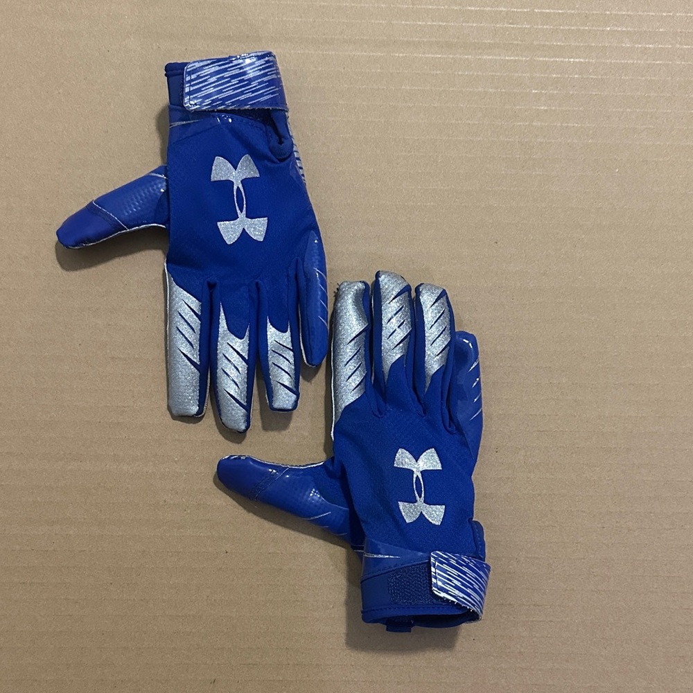 Under Armour YOUTH football gloves